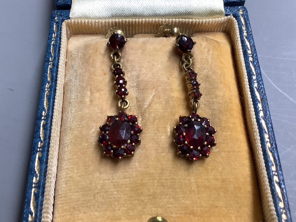 A 15ct gold amethyst and pearl-set bar brooch, gross 2.1 grams, an RAMC 9ct gold and enamel military sweetheart brooch and a pair of 9ct gold and garnet drop earrings